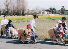 空き缶拾い